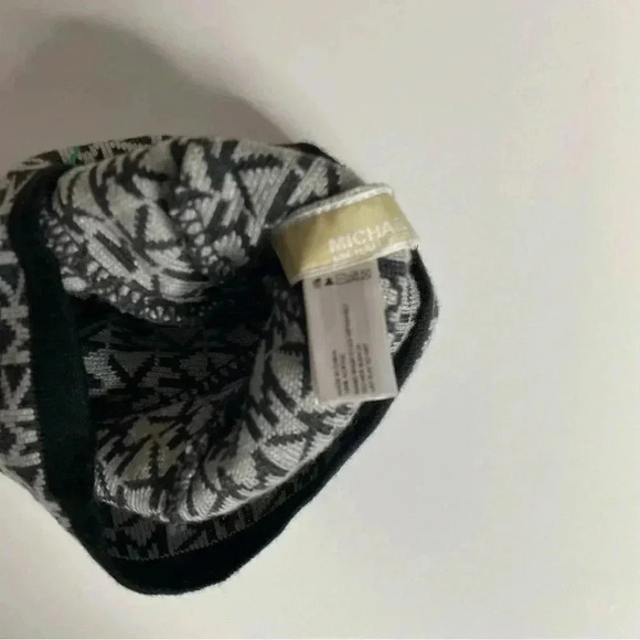 Micheal Kors Beanie - Picture 3 of 5